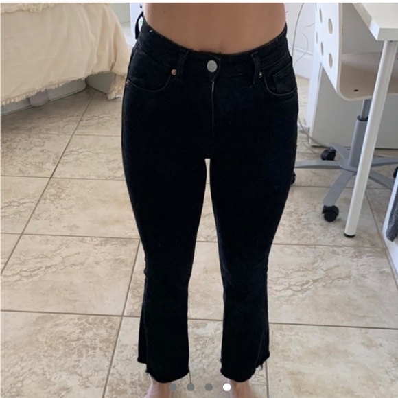 Zara black jeans
Mid-rise jeans
Flared jeans
Size 2 - Picture 4 of 4